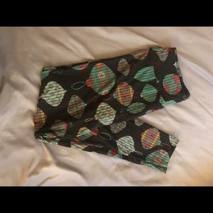 LuLaRoe CHRISTMAS TC Legginngs